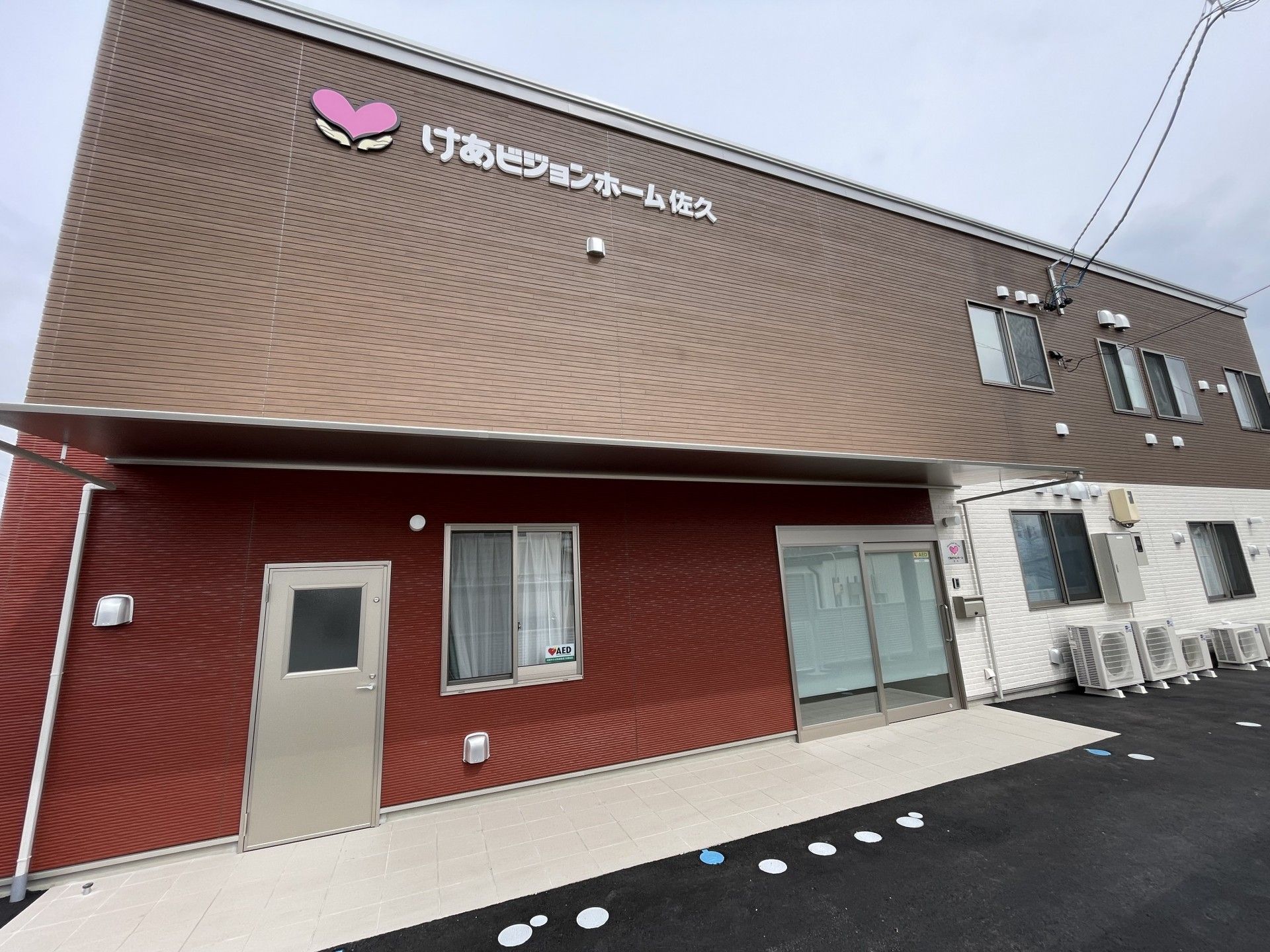 ゆったりとした入口の建物