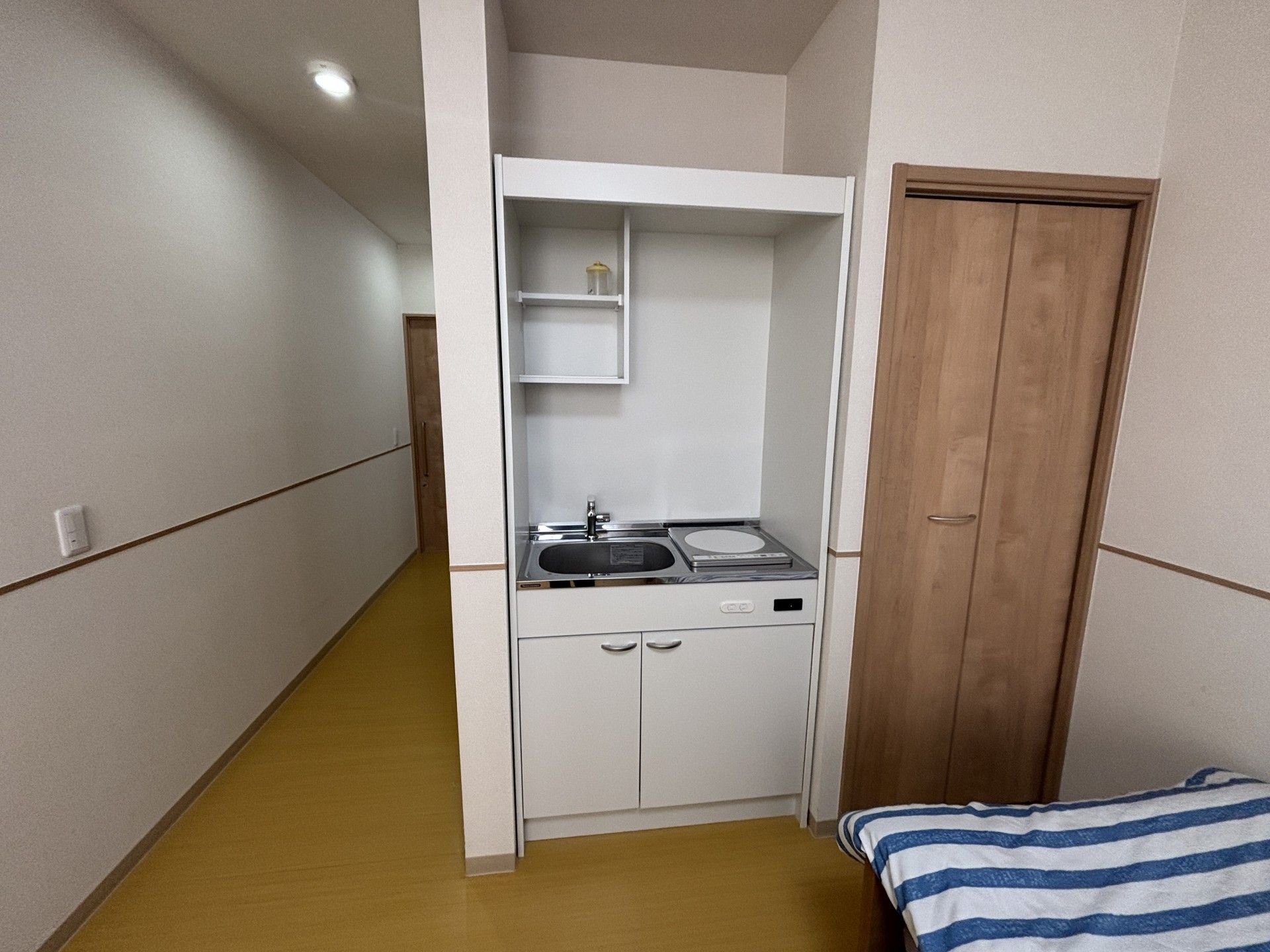簡易キッチンと廊下