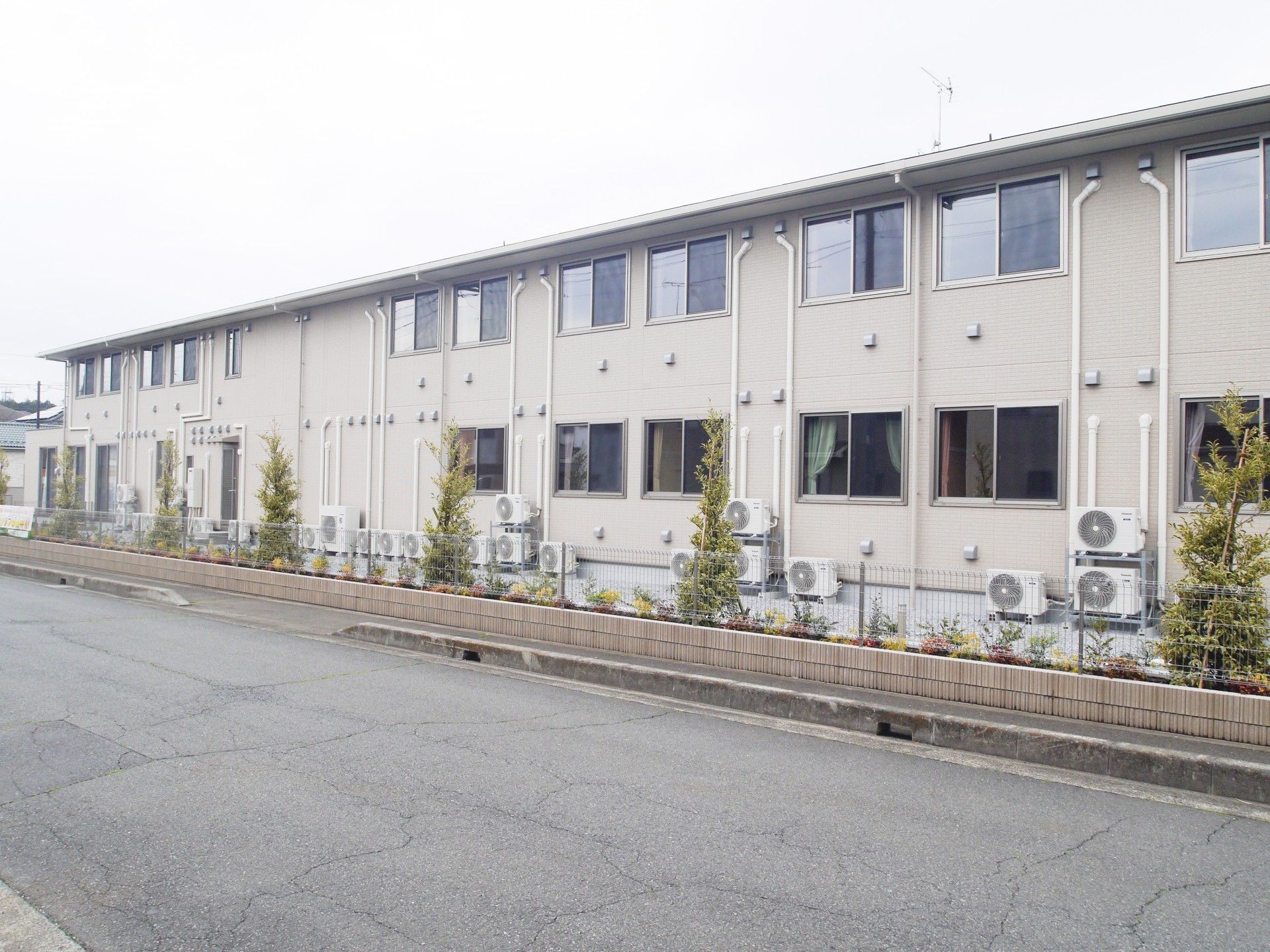 ゆとりある外観の建物