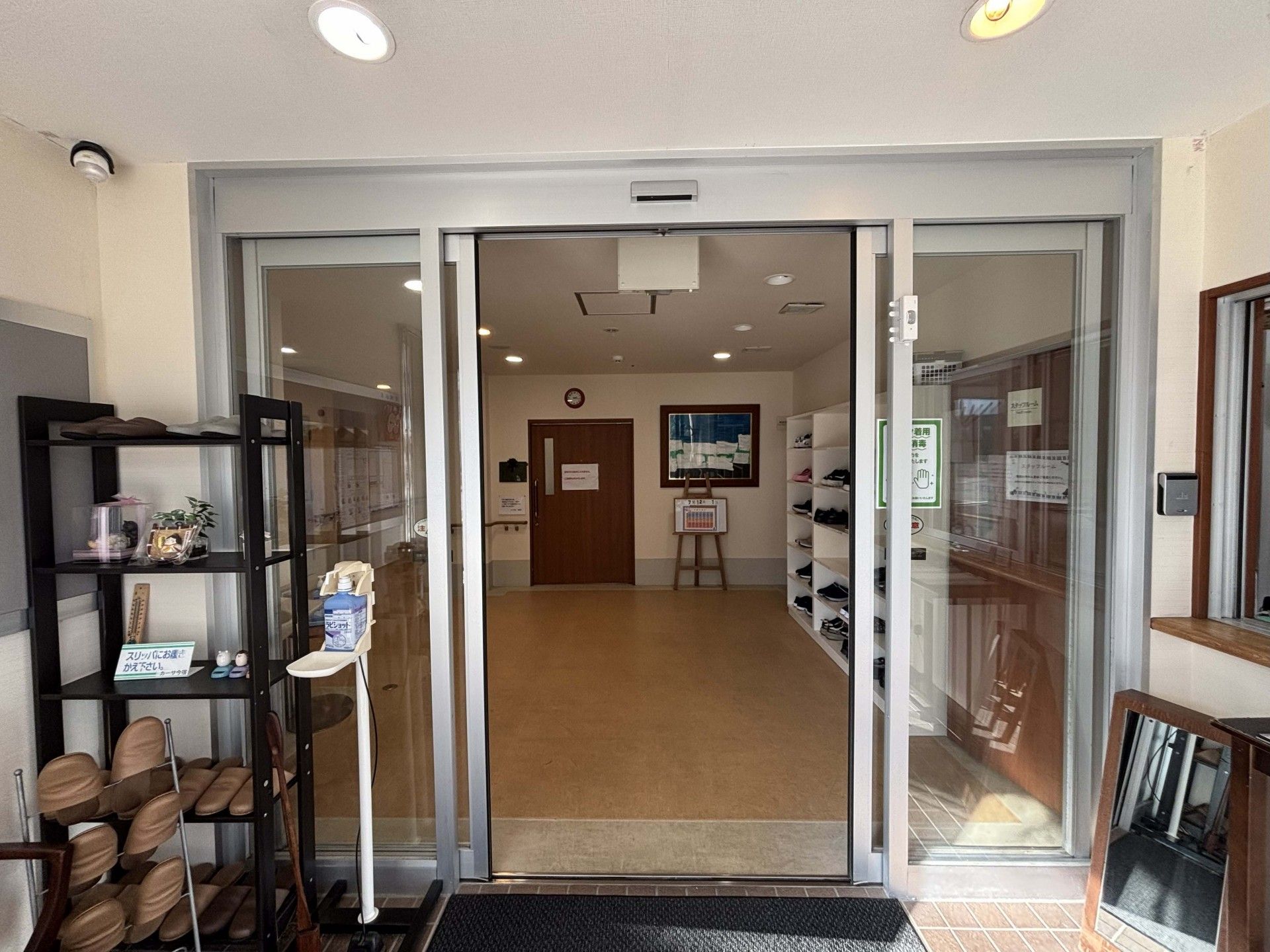 広い玄関の入口
