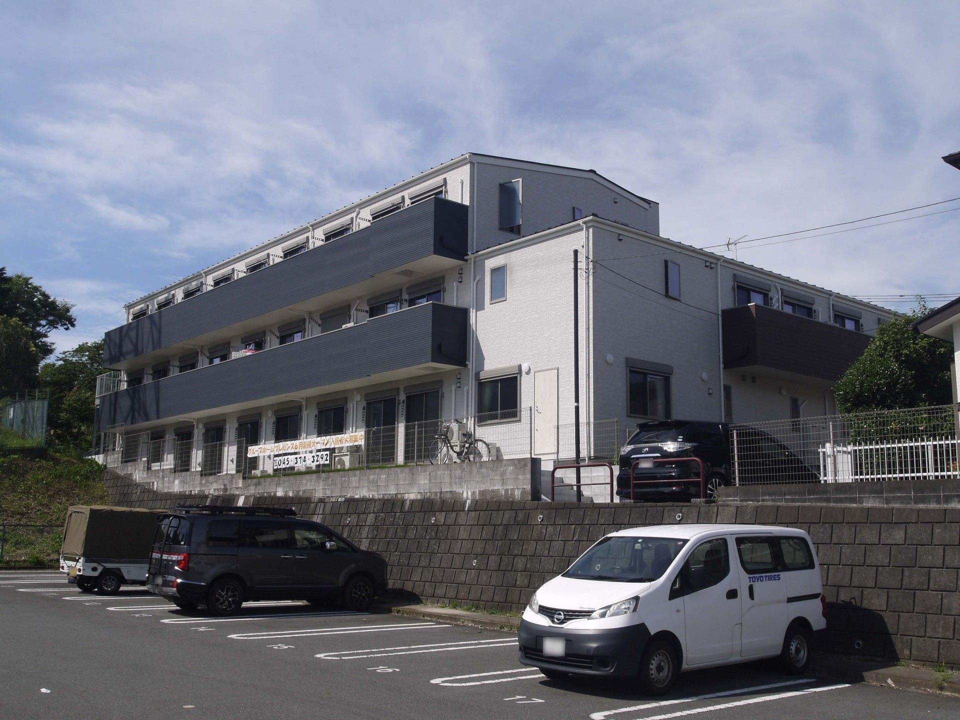 多階層の建物外観