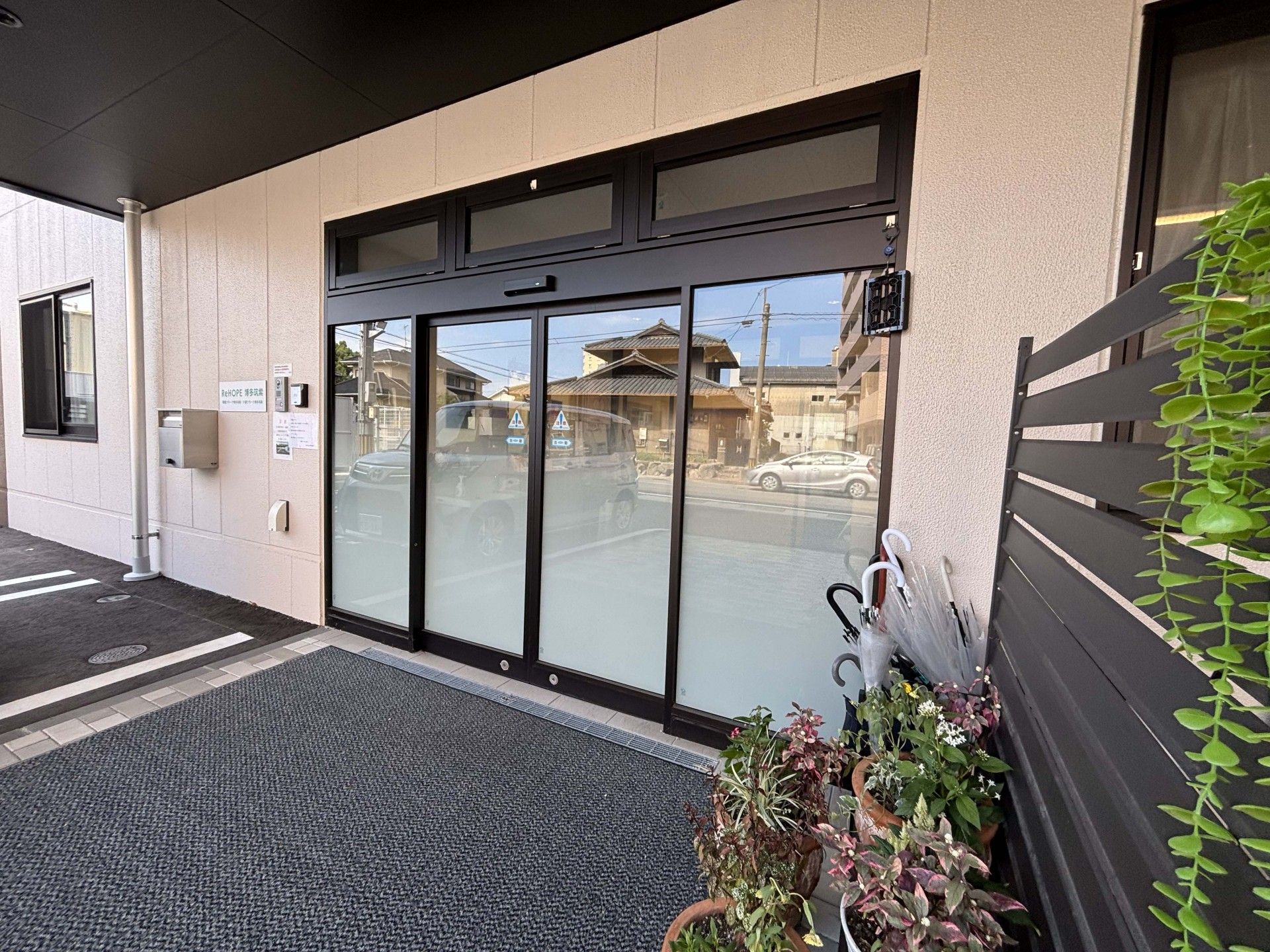 自動ドアのある玄関