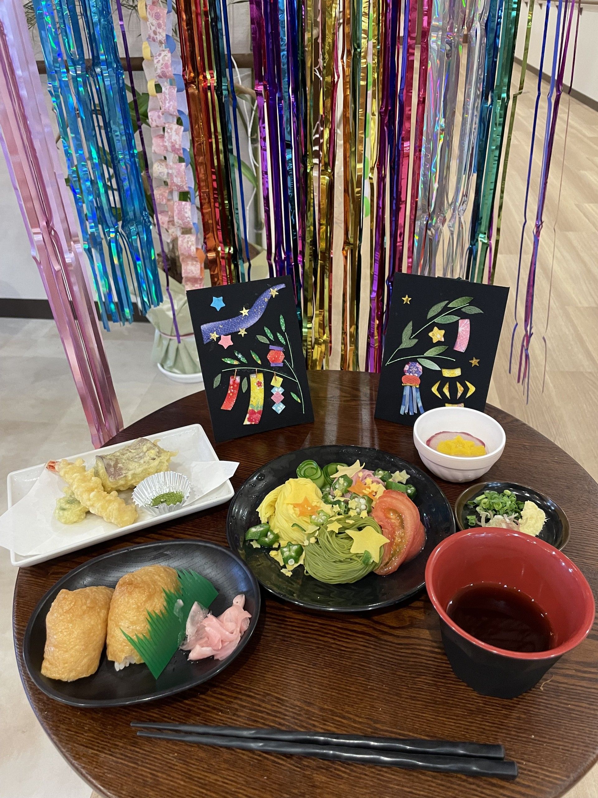 彩り豊かな食事風景