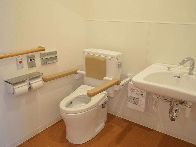 手すり付きのトイレ