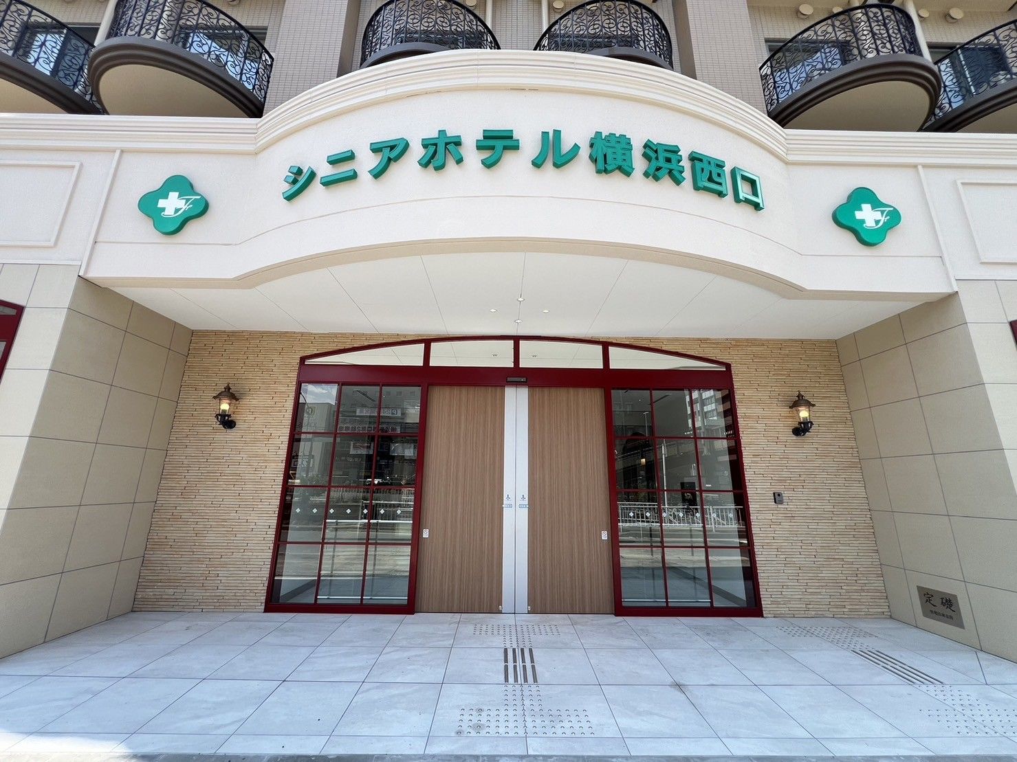 入口のエレガントな建物