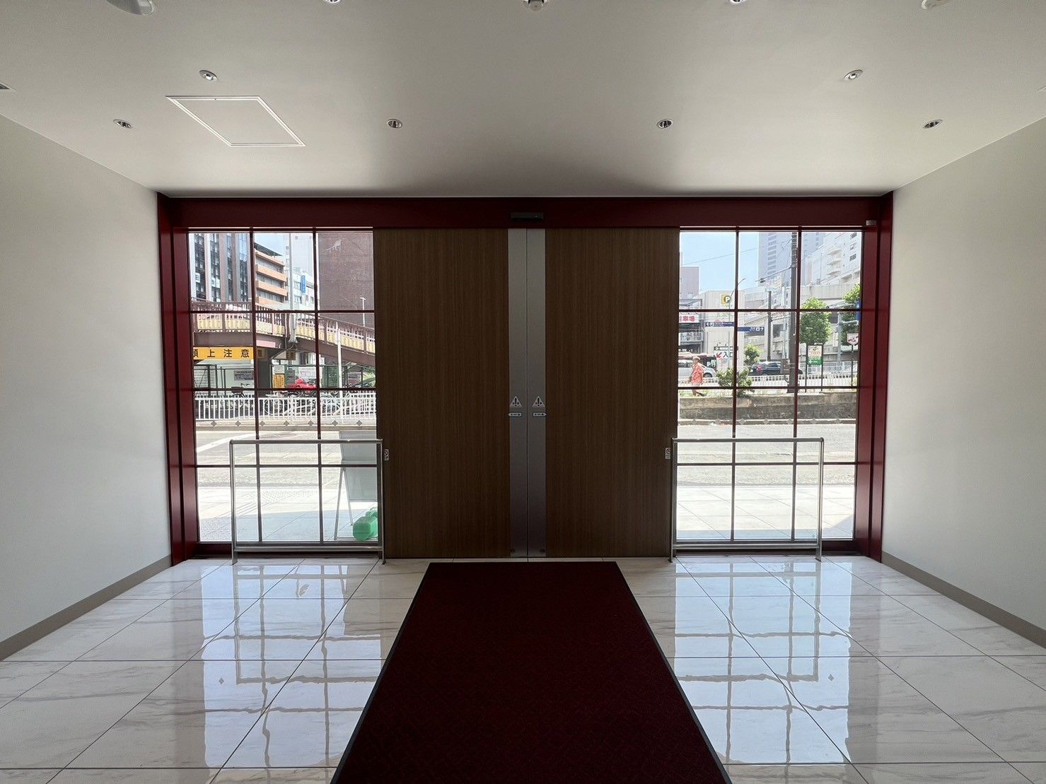 明るいエントランスホール