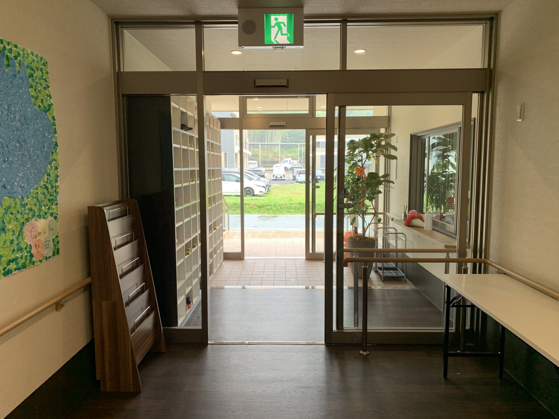 明るいエントランスホール
