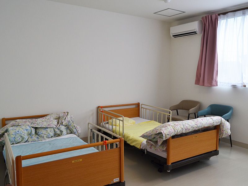 ベッドが並ぶ部屋