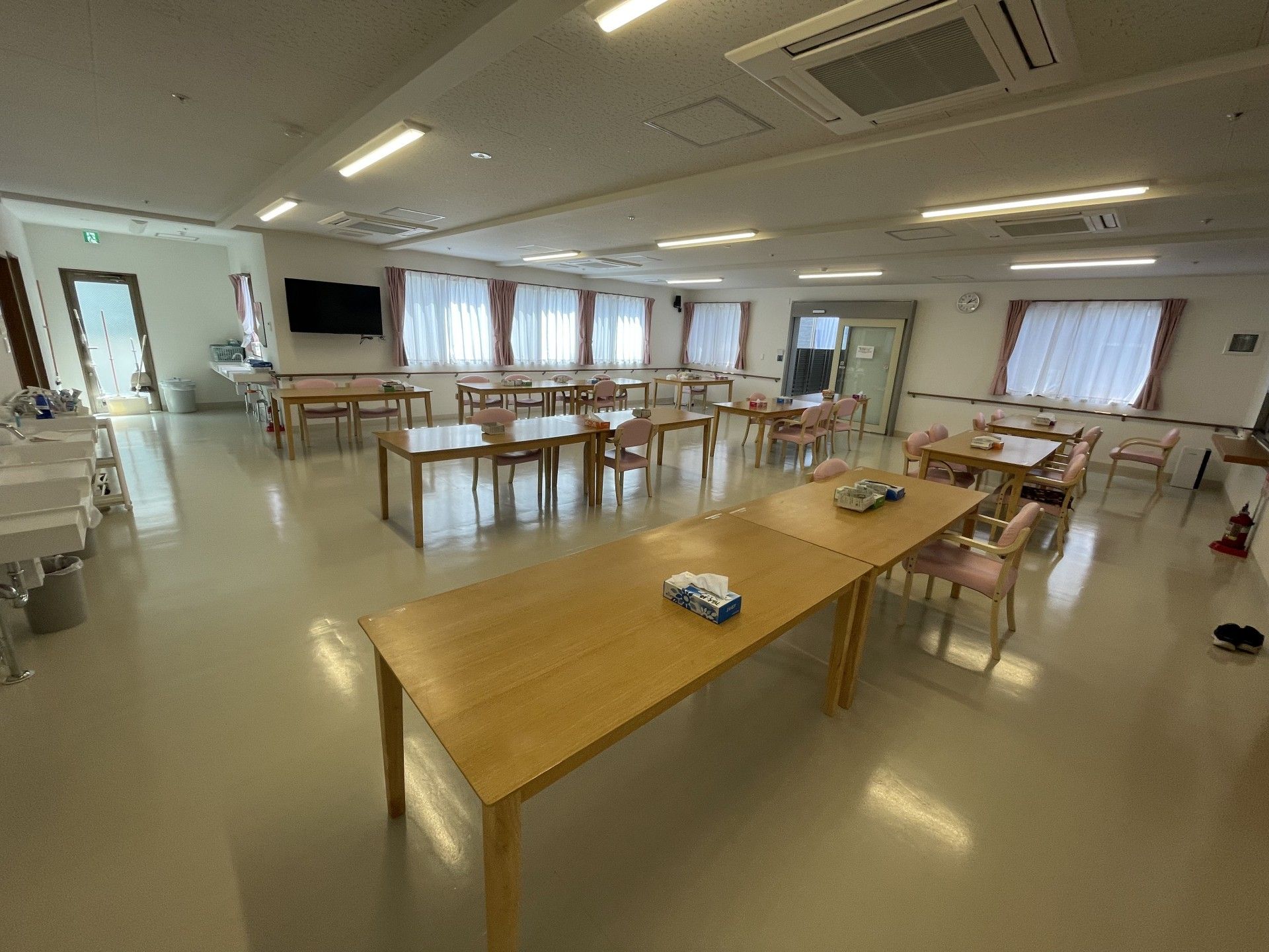 広々とした食堂