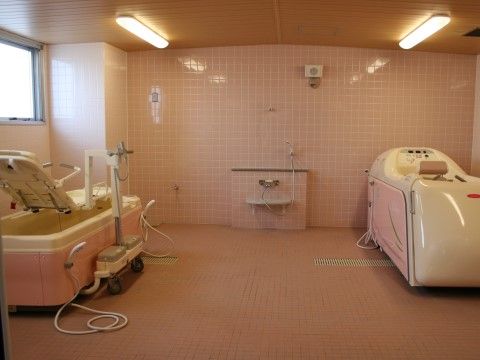 すこや家・北新横浜の特殊浴室。充実した浴室環境となっております。ご負担の少ないご入浴が出来ます。