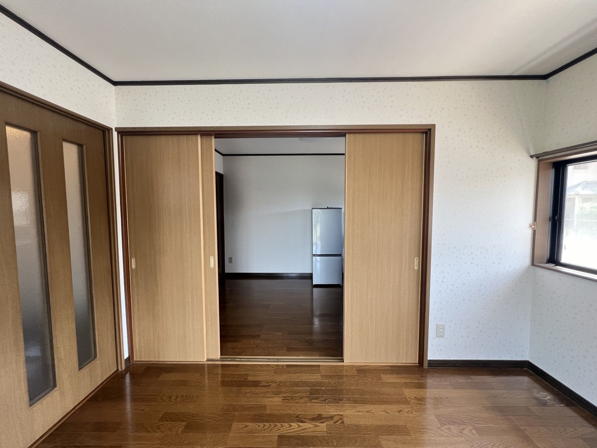 ゆったりとした居室の入口