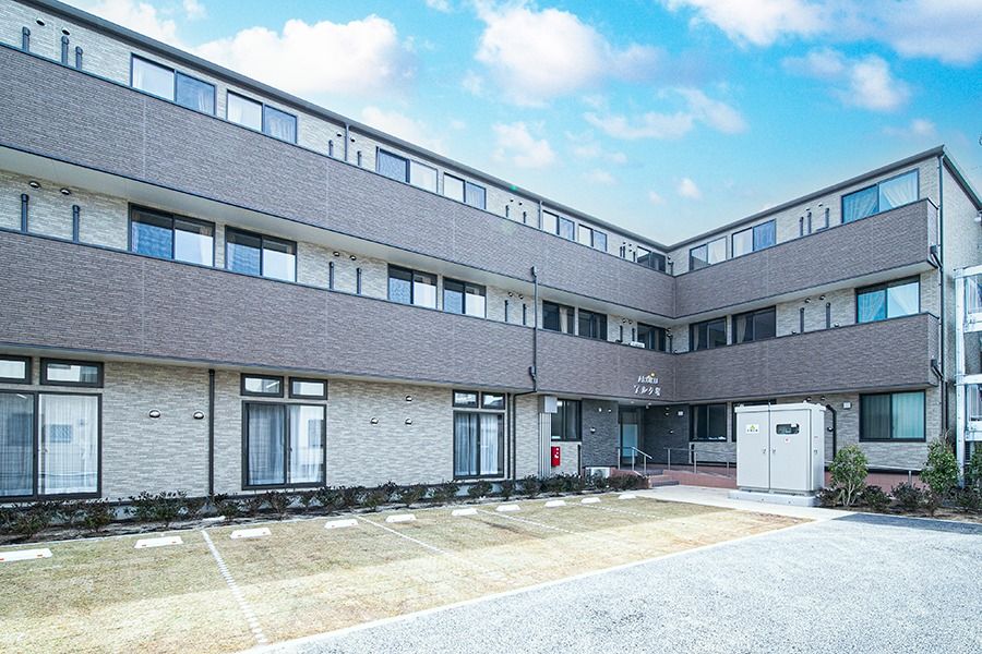 三階建ての建物外観