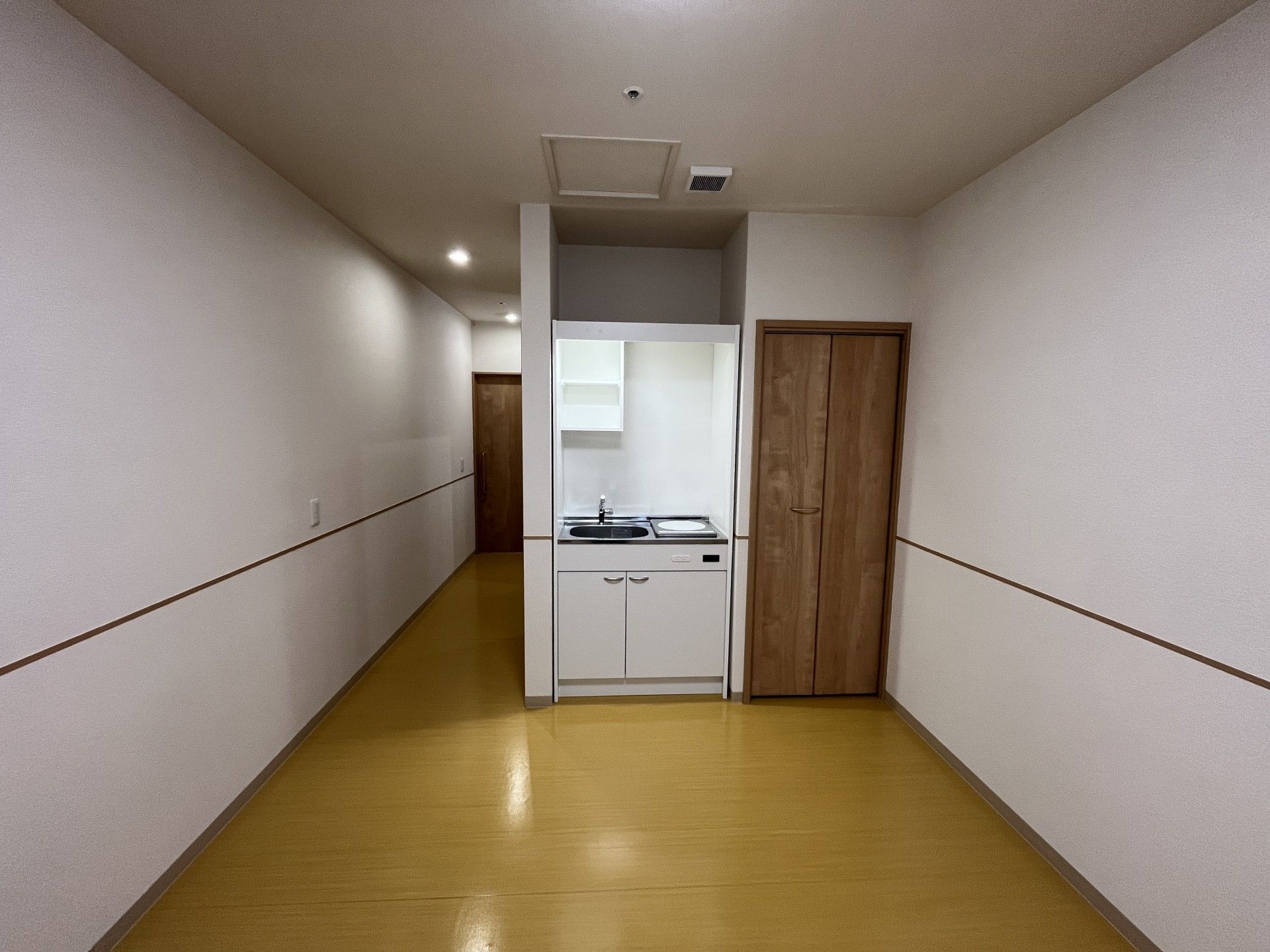 シンプルなキッチン付き廊下