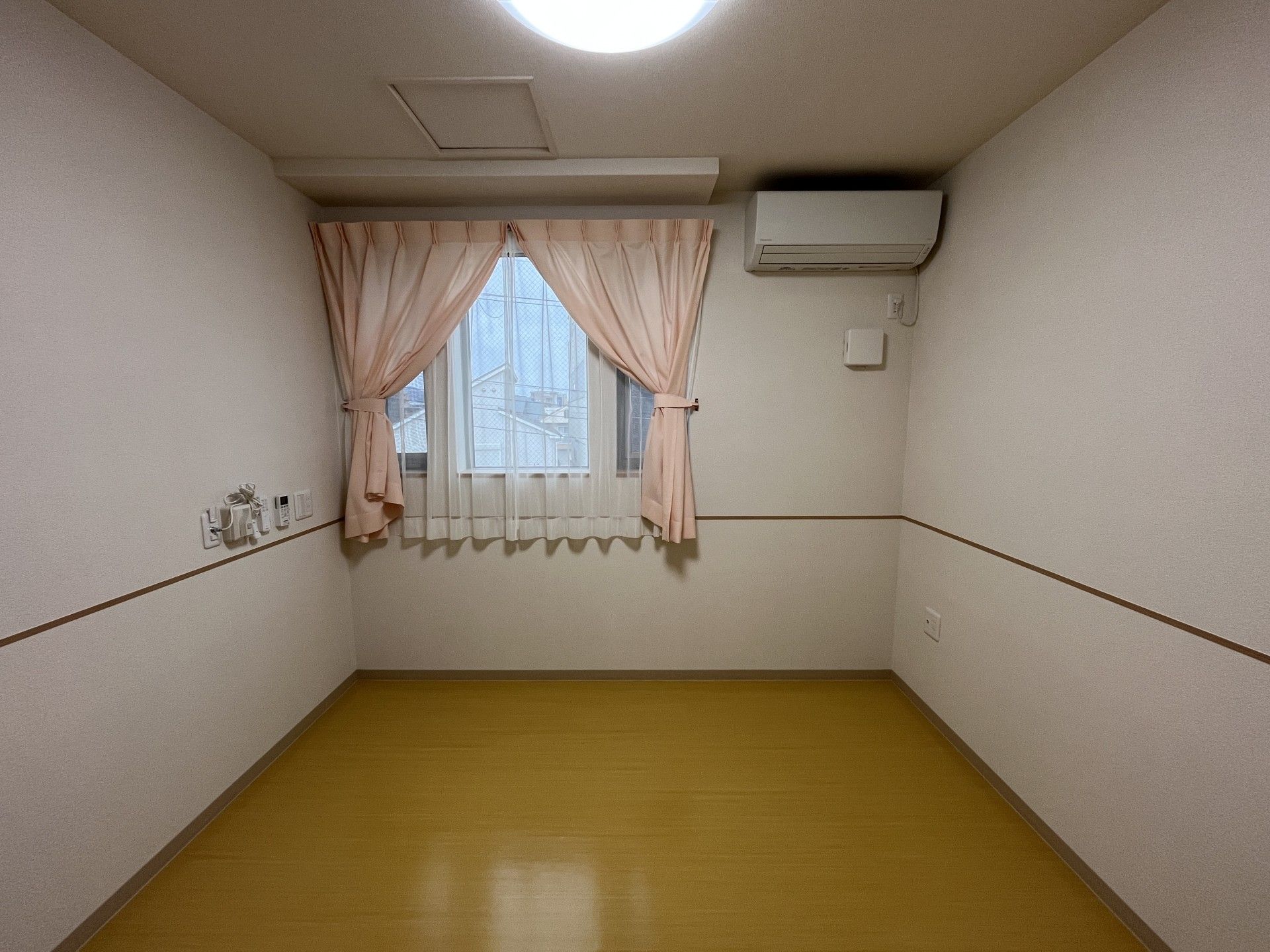 窓のある個室