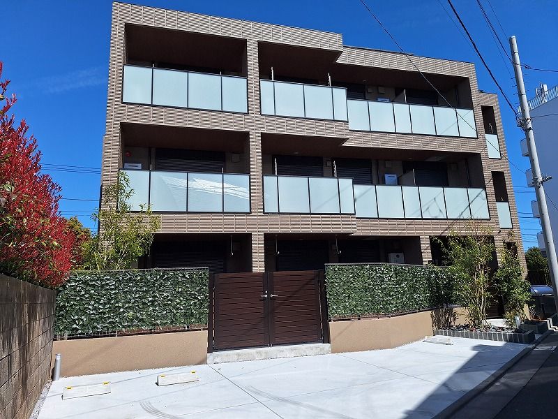 エントランス前の外観