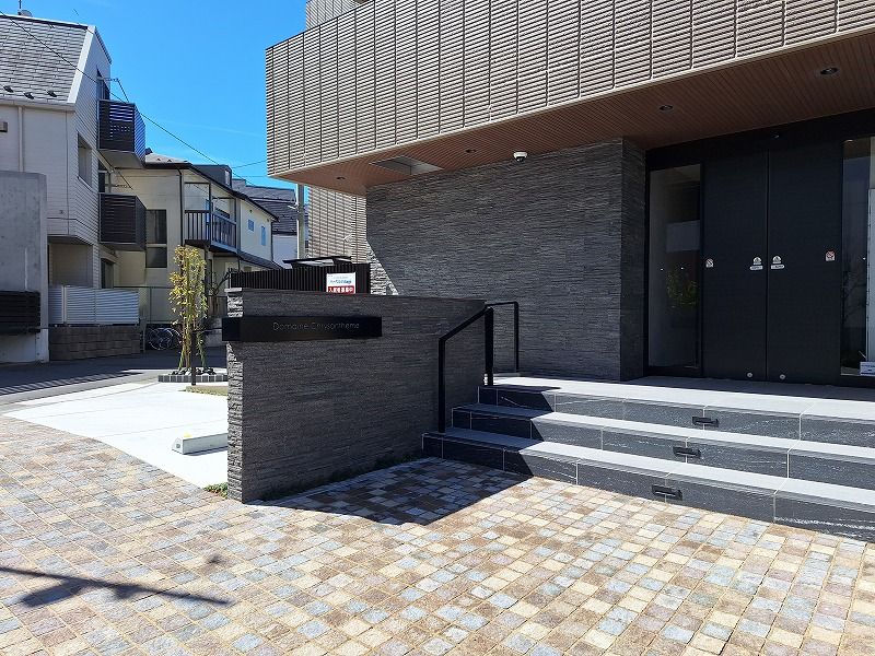 エントランスの外観