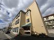 ゆったりとした外観の建物