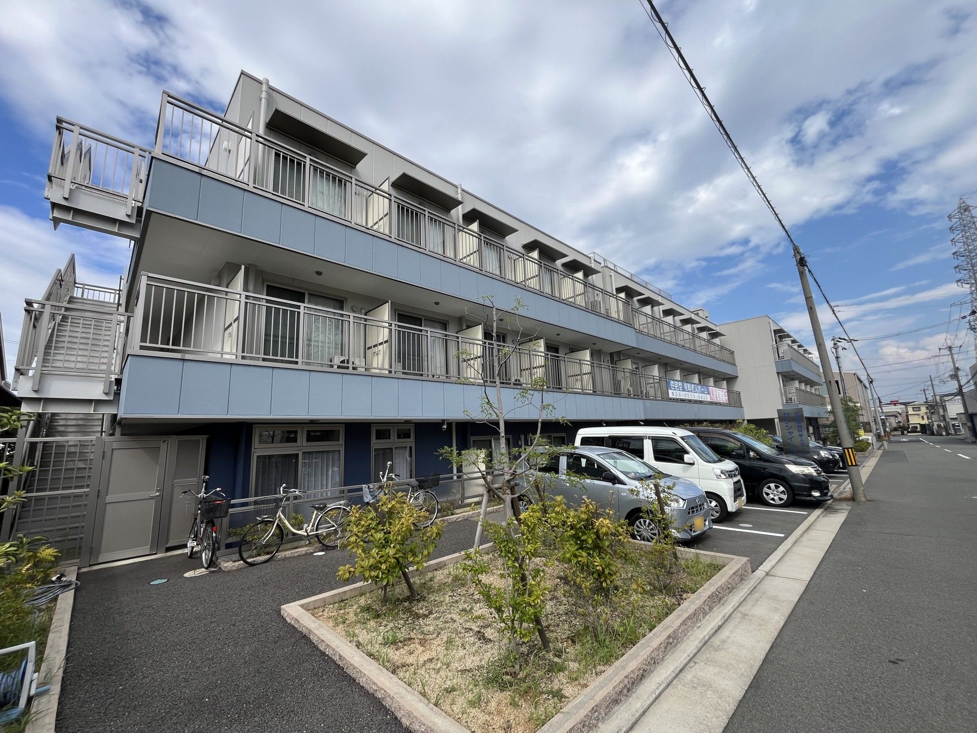 多階層の建物外観