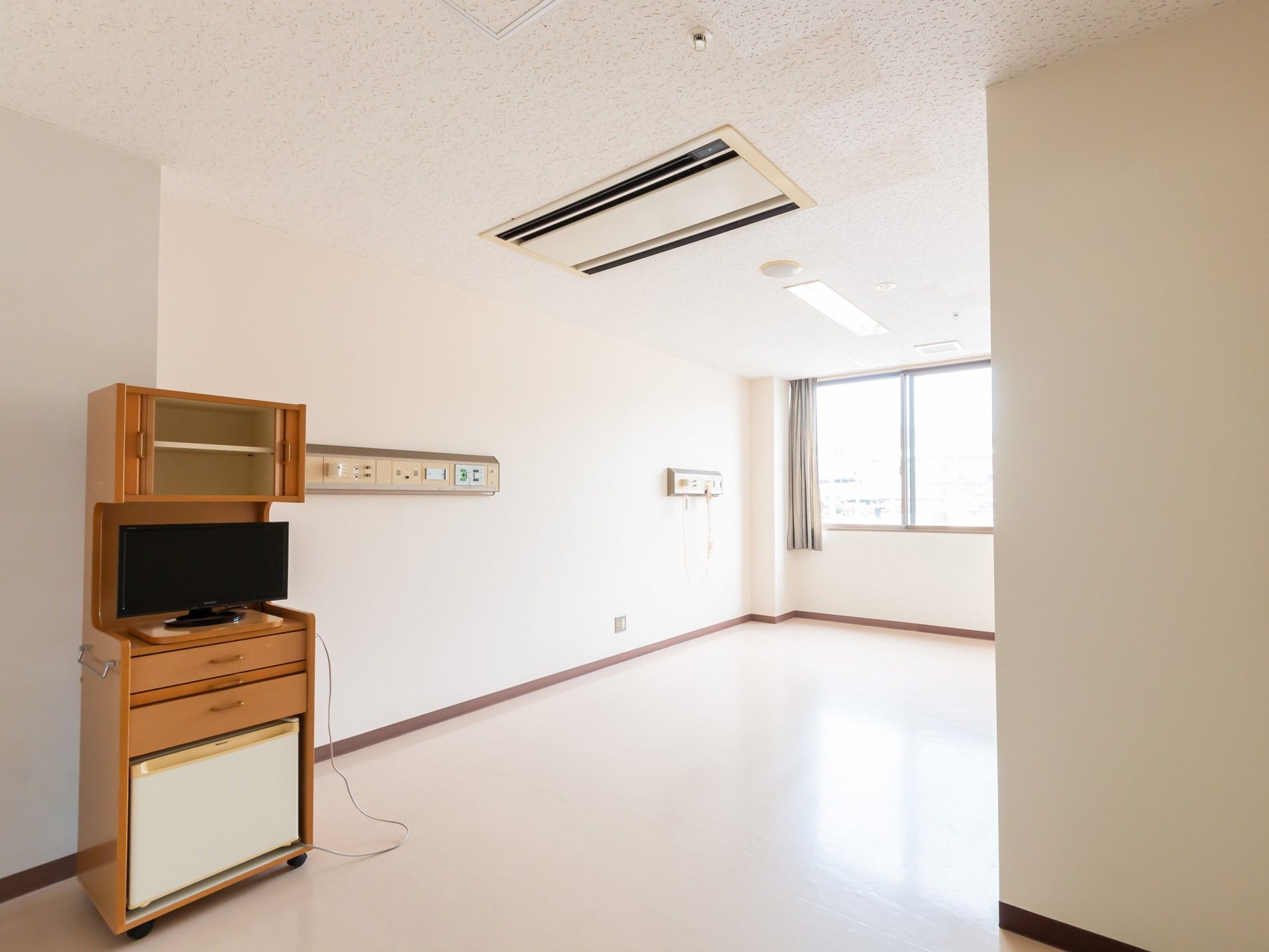 明るい居室の一角