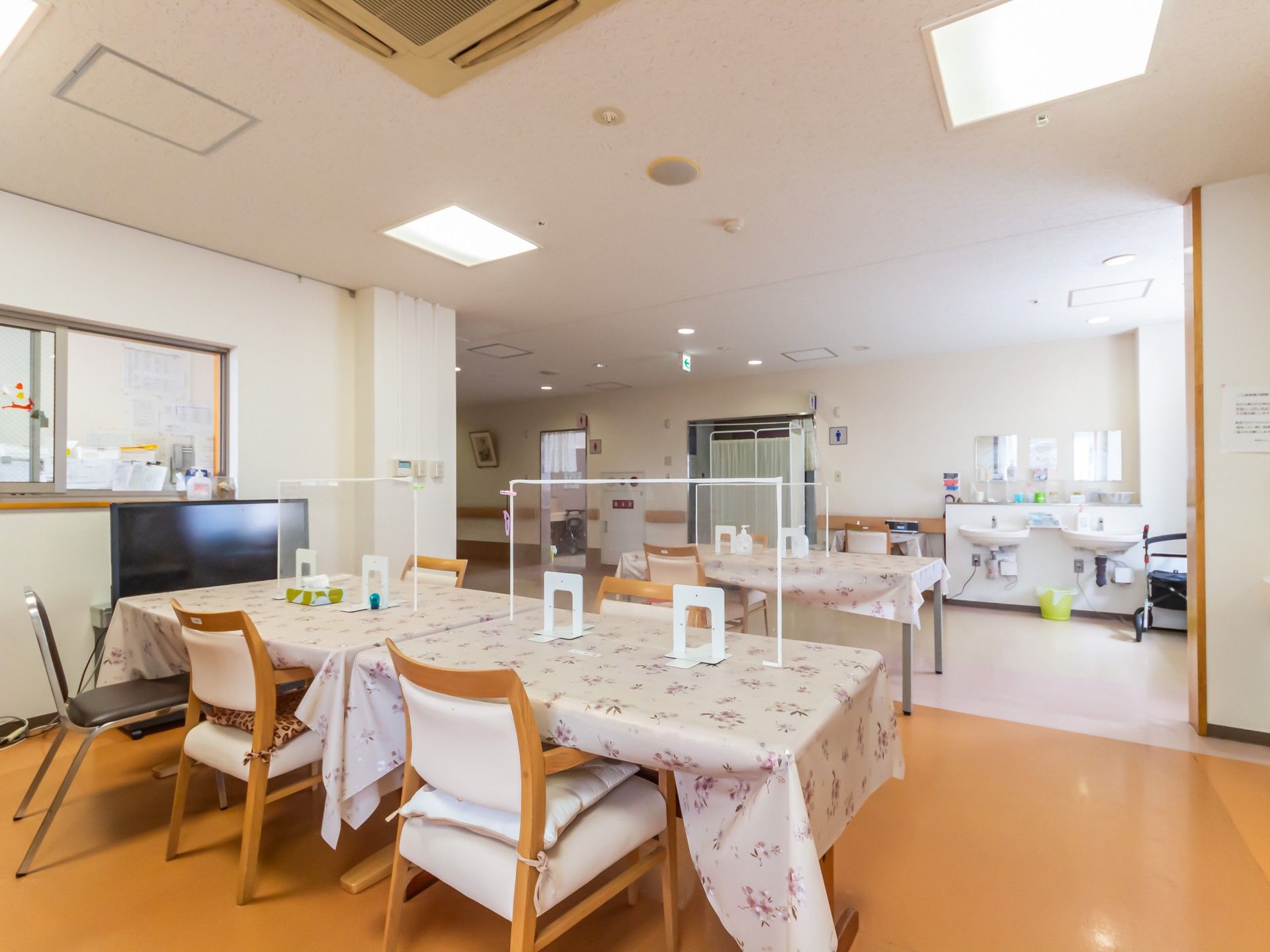 ゆったりとした食事スペース