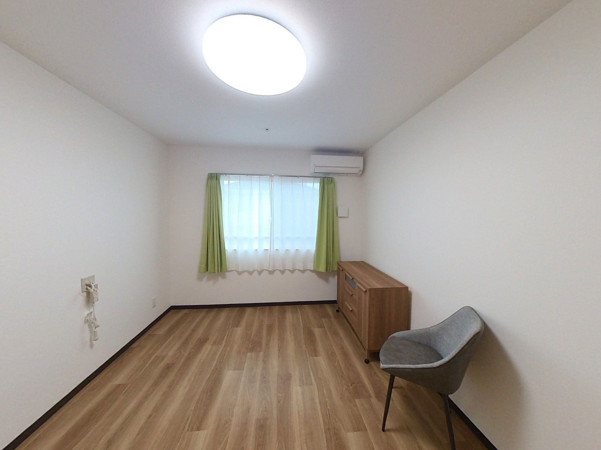 明るい個室の一角