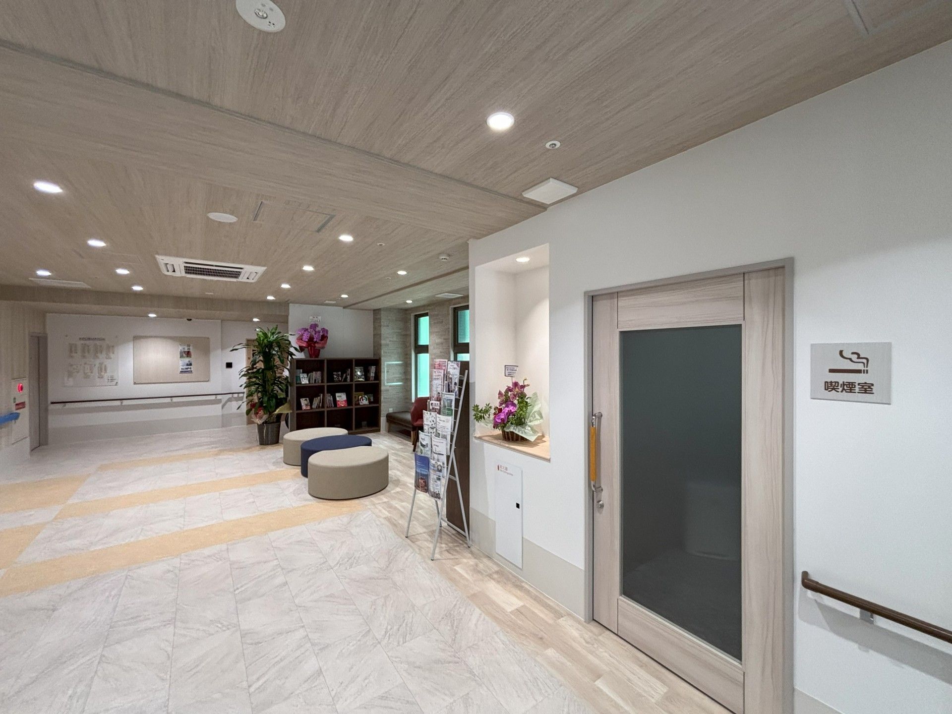 落ち着いた雰囲気の廊下