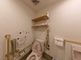バリアフリー設計のトイレ空間