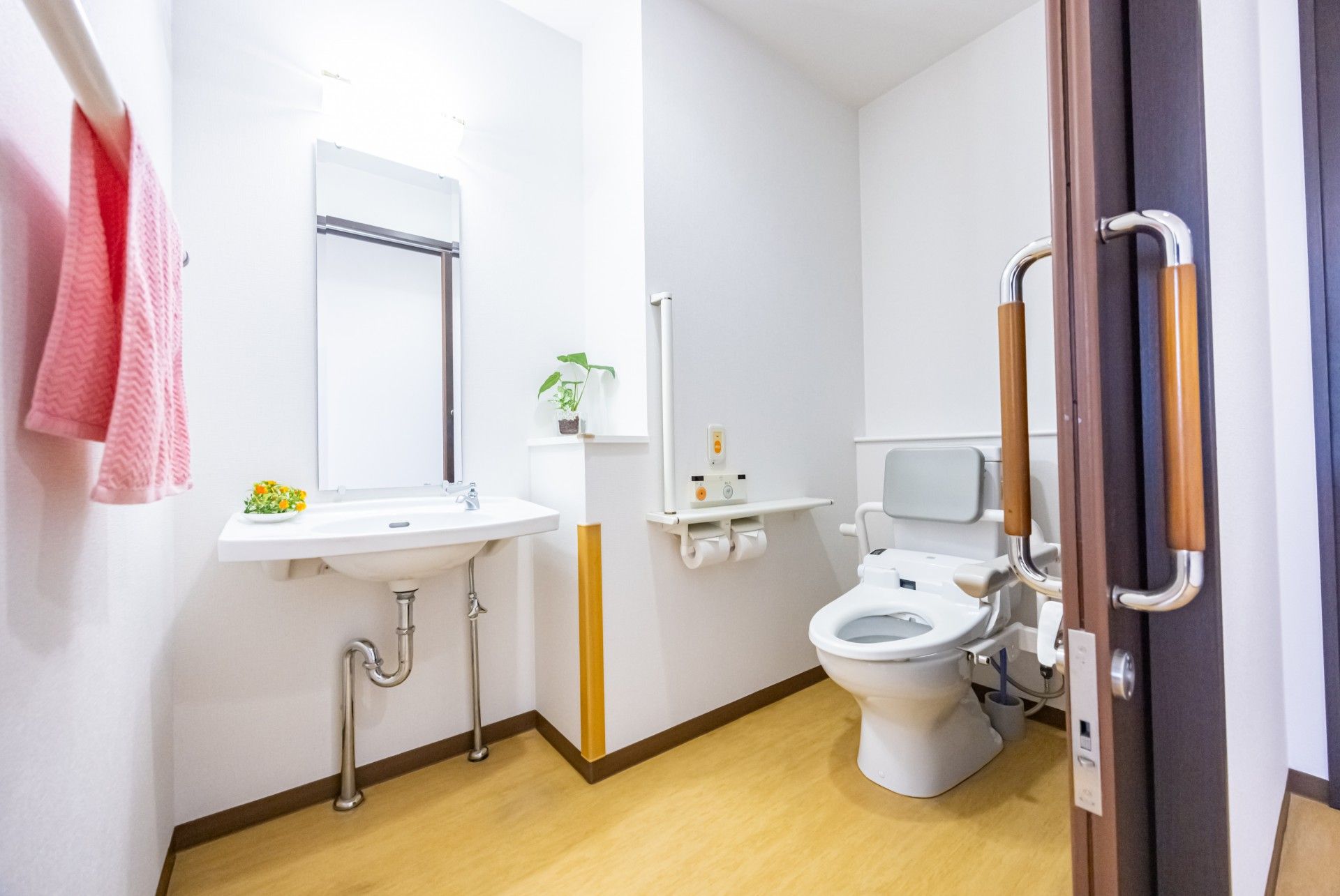 バリアフリーのトイレ空間