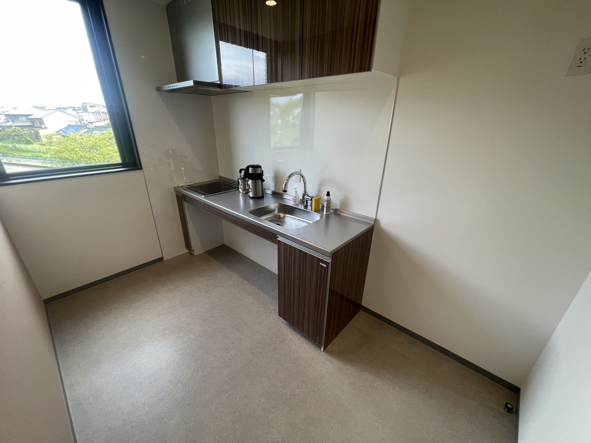 窓際の調理スペース