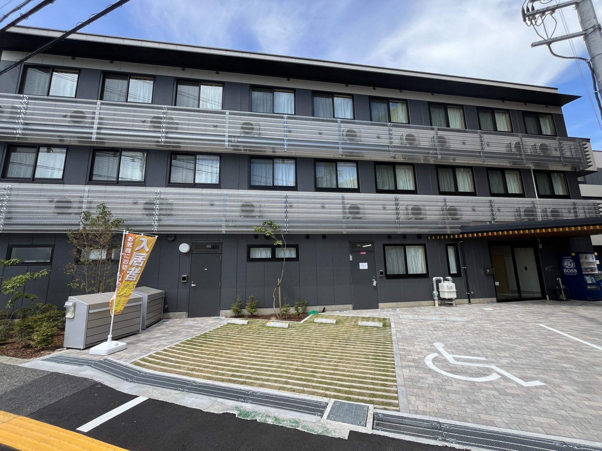 新築そうな建物の外観