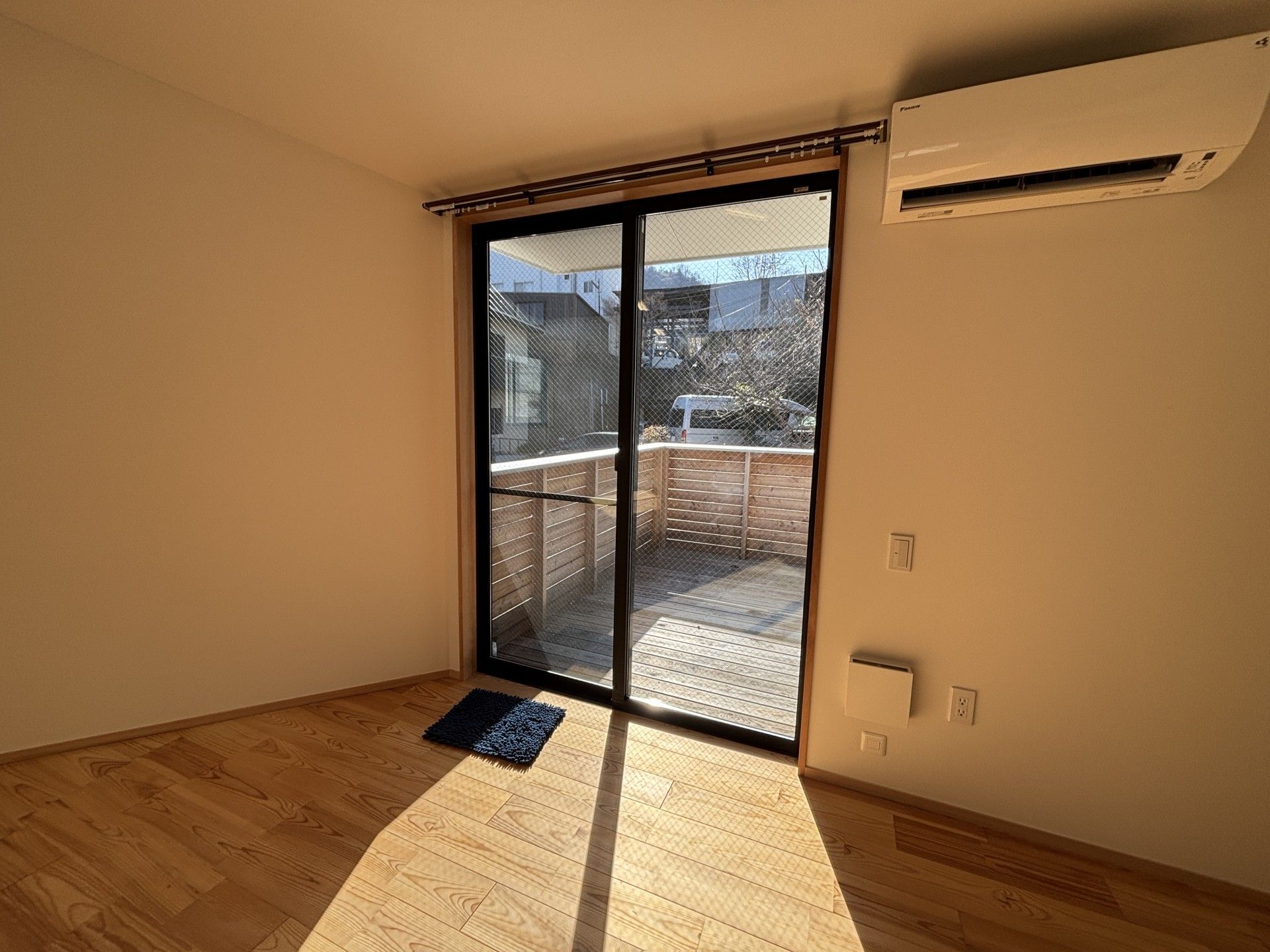 日差しが差し込む部屋