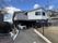 駐車場付きの建物外観