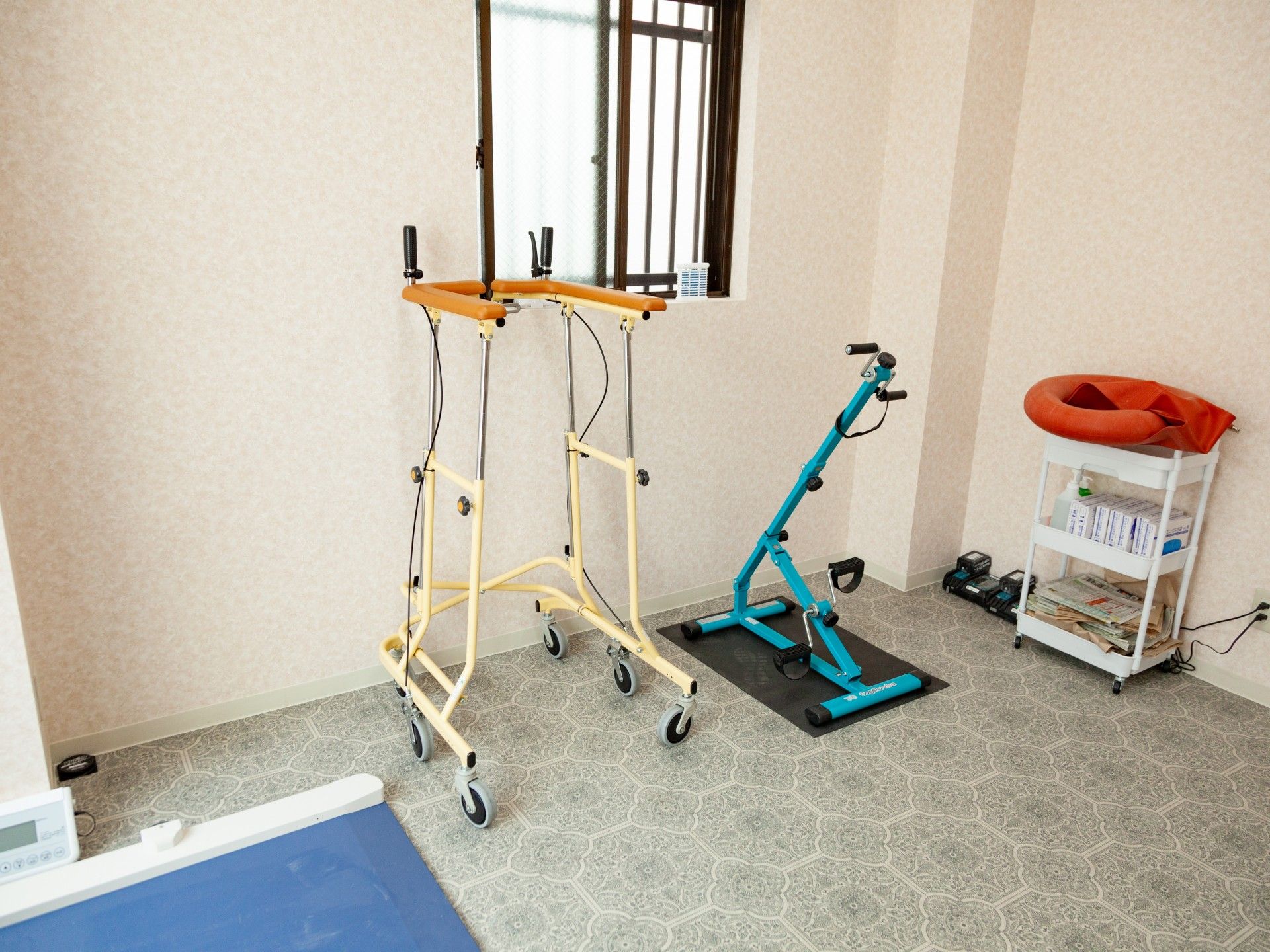 リハビリ機器のある部屋