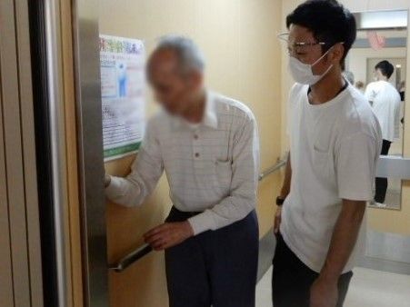 廊下でのサポート