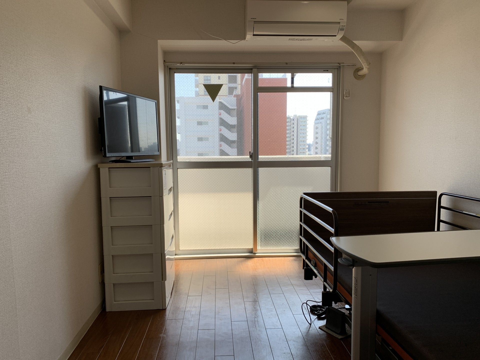 笑顔のスタッフと利用者