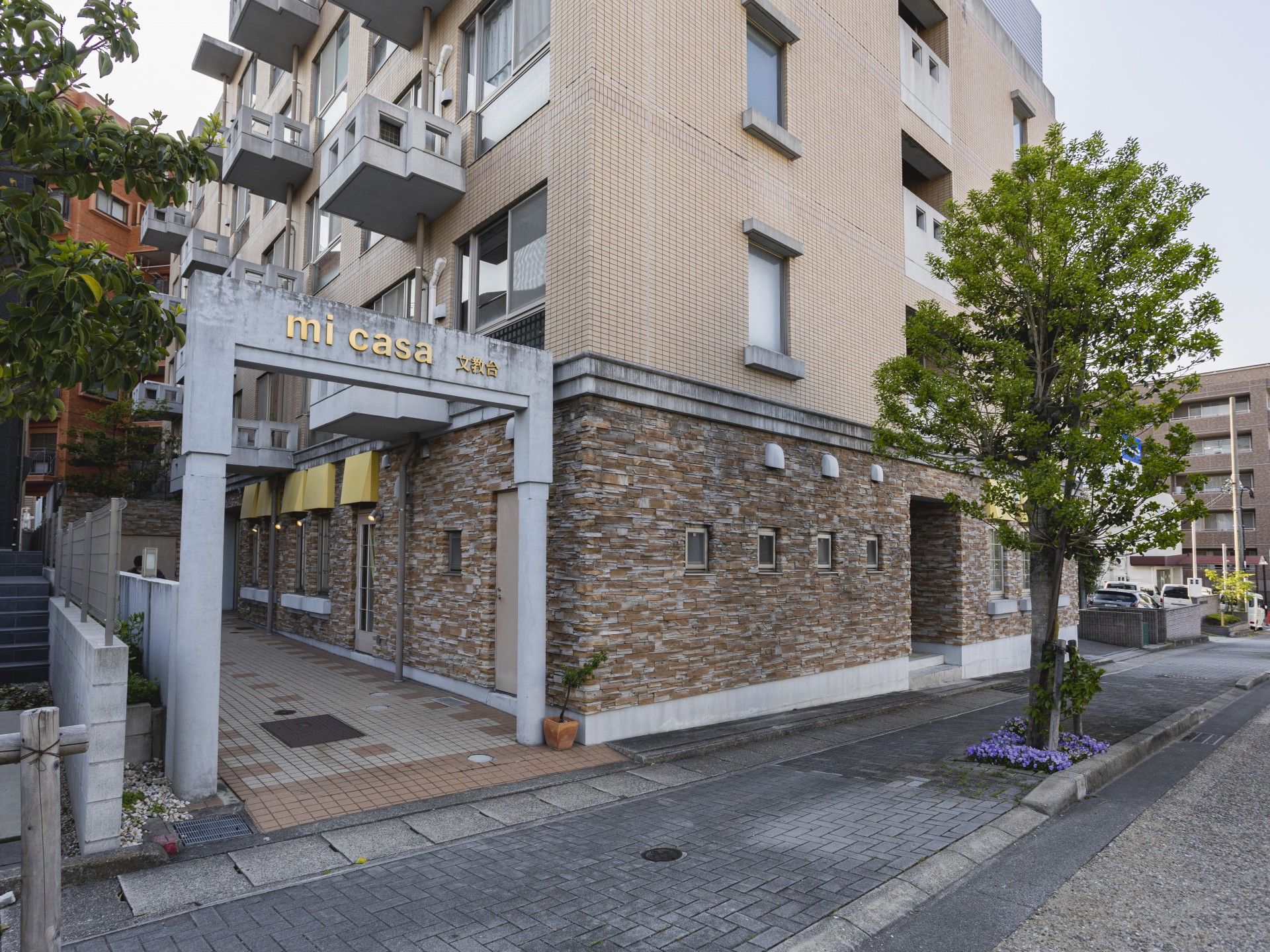 エントランスの外観