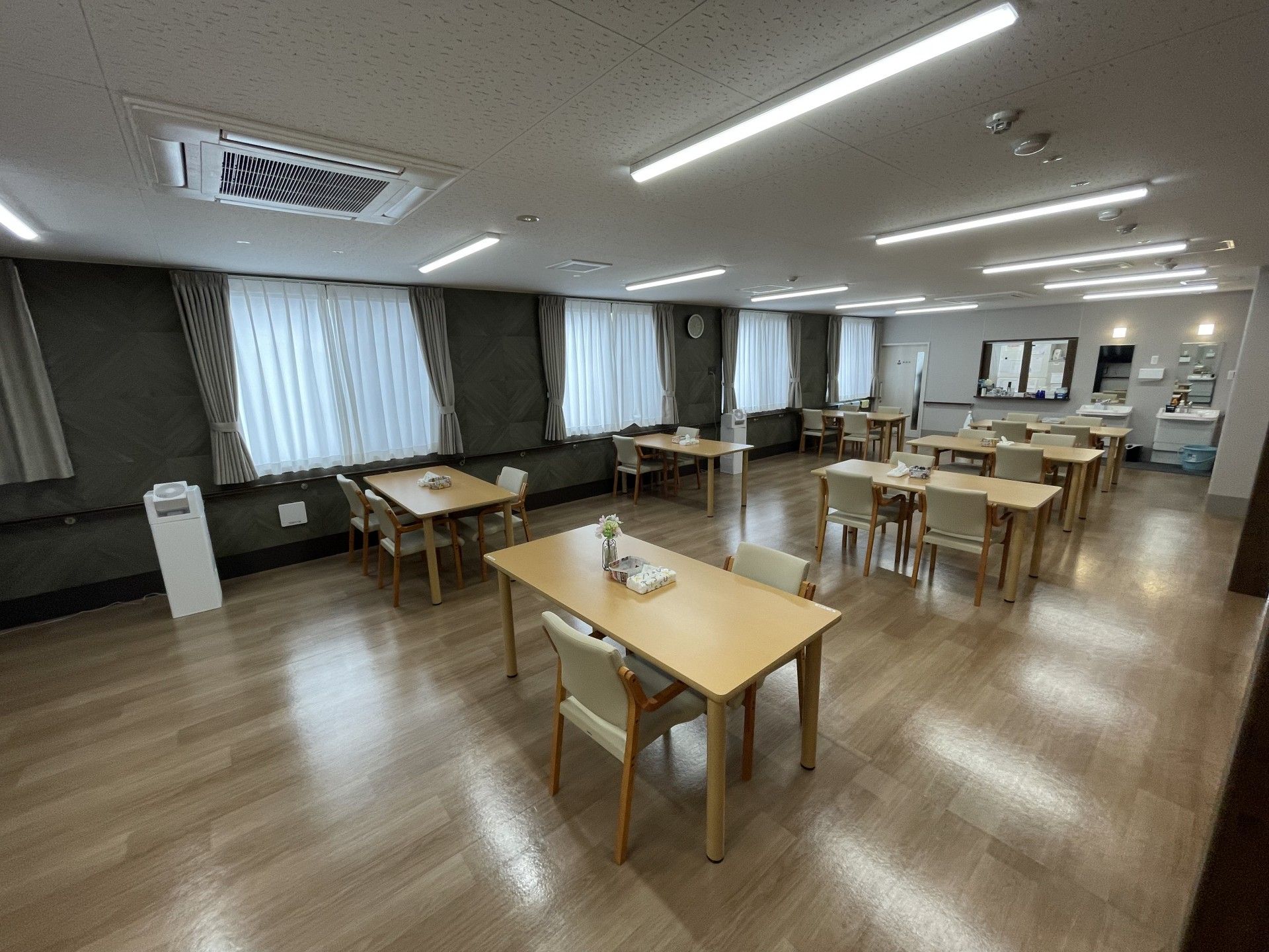 ゆったりとした食事スペース