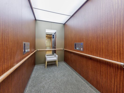 エレベーター内