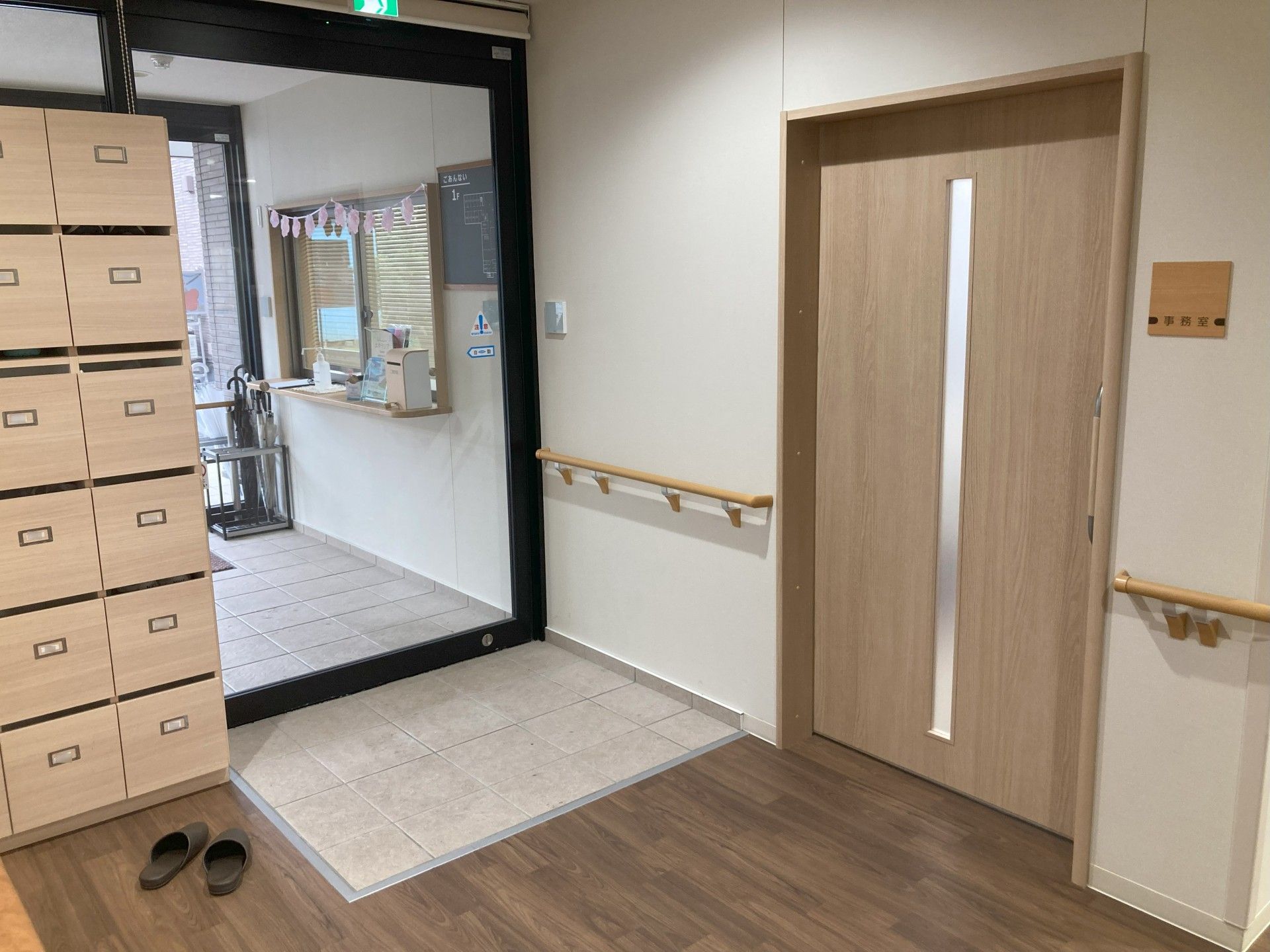 明るく清潔なエントランス
