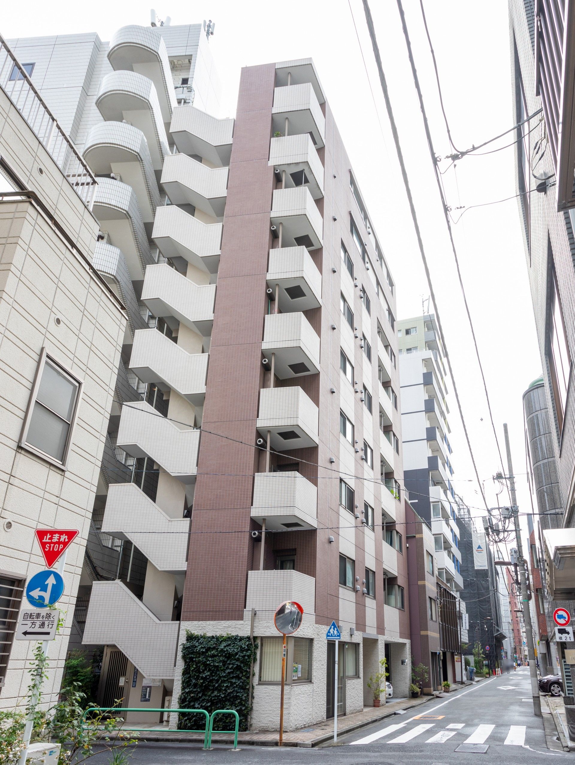 多階層の建物外観