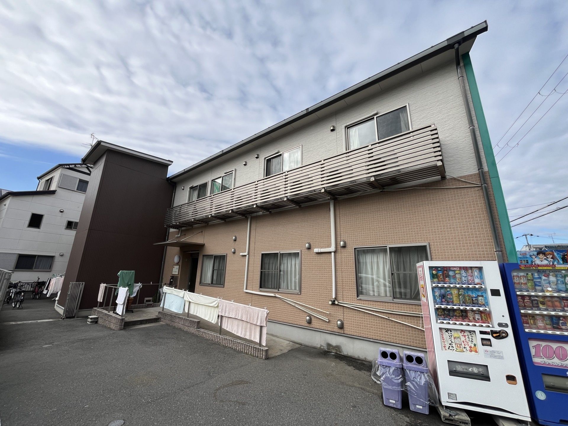 多機能型の建物外観