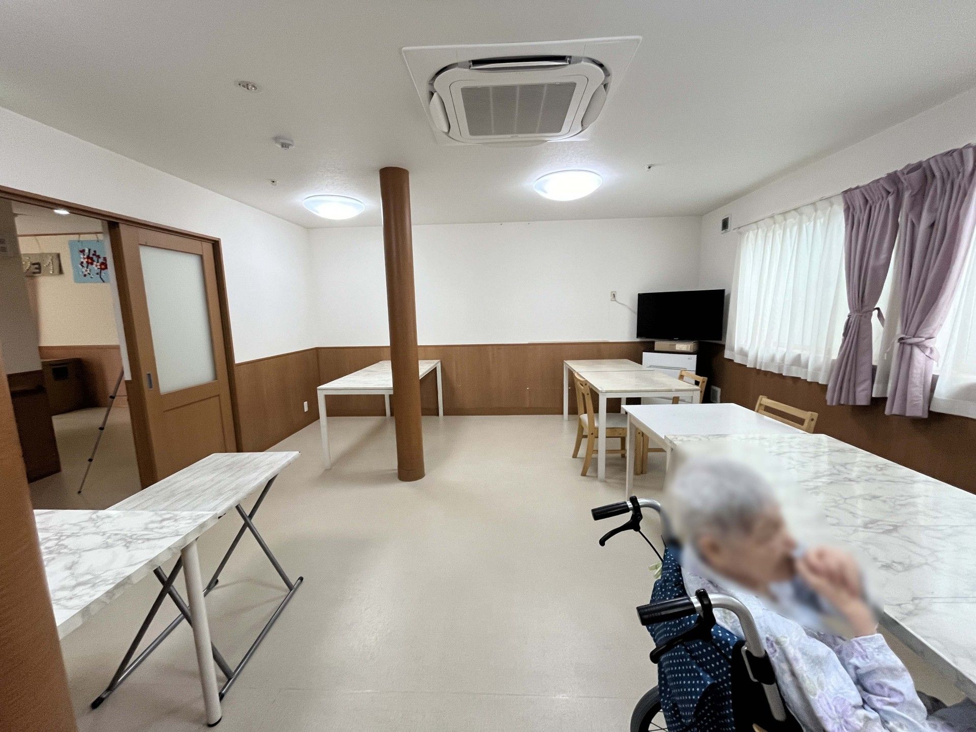 ゆったりとした共有ダイニング