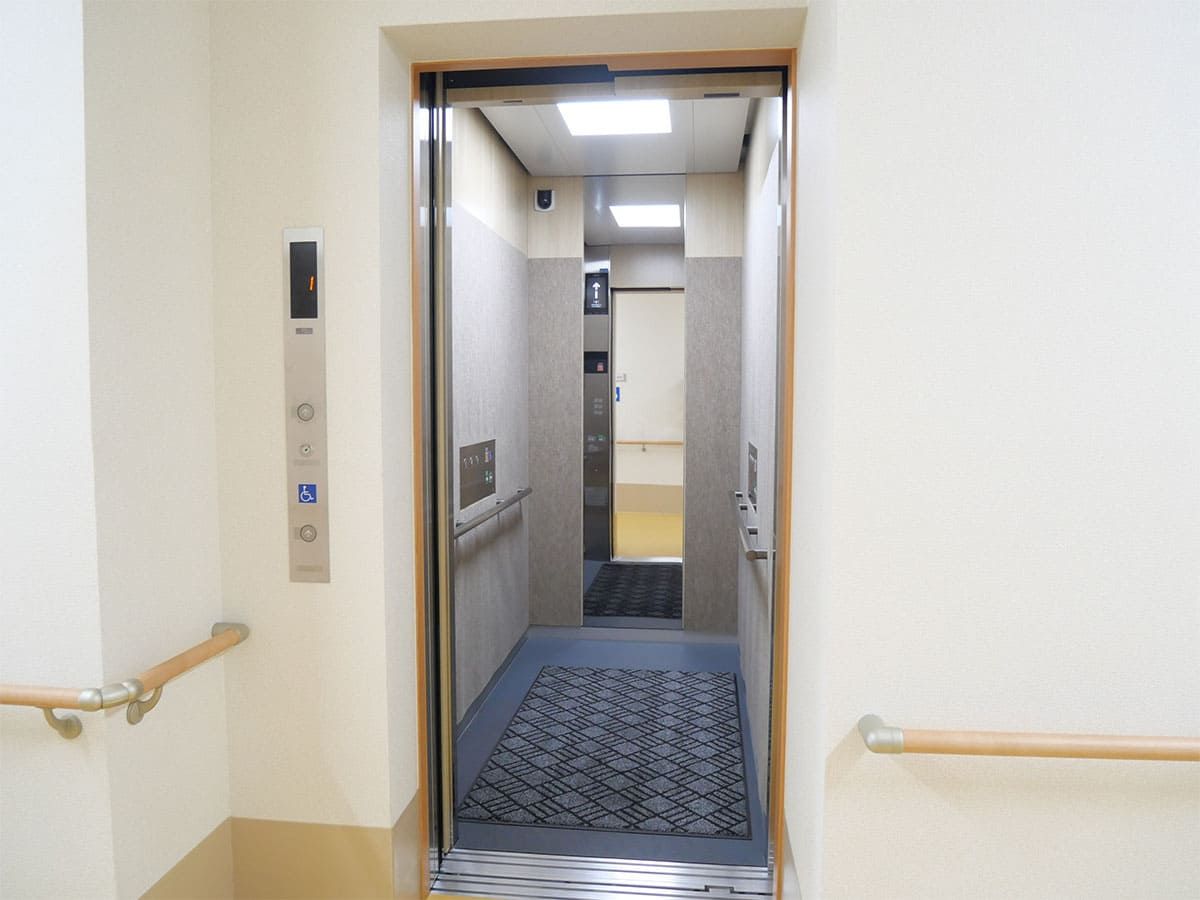 広いエレベーター