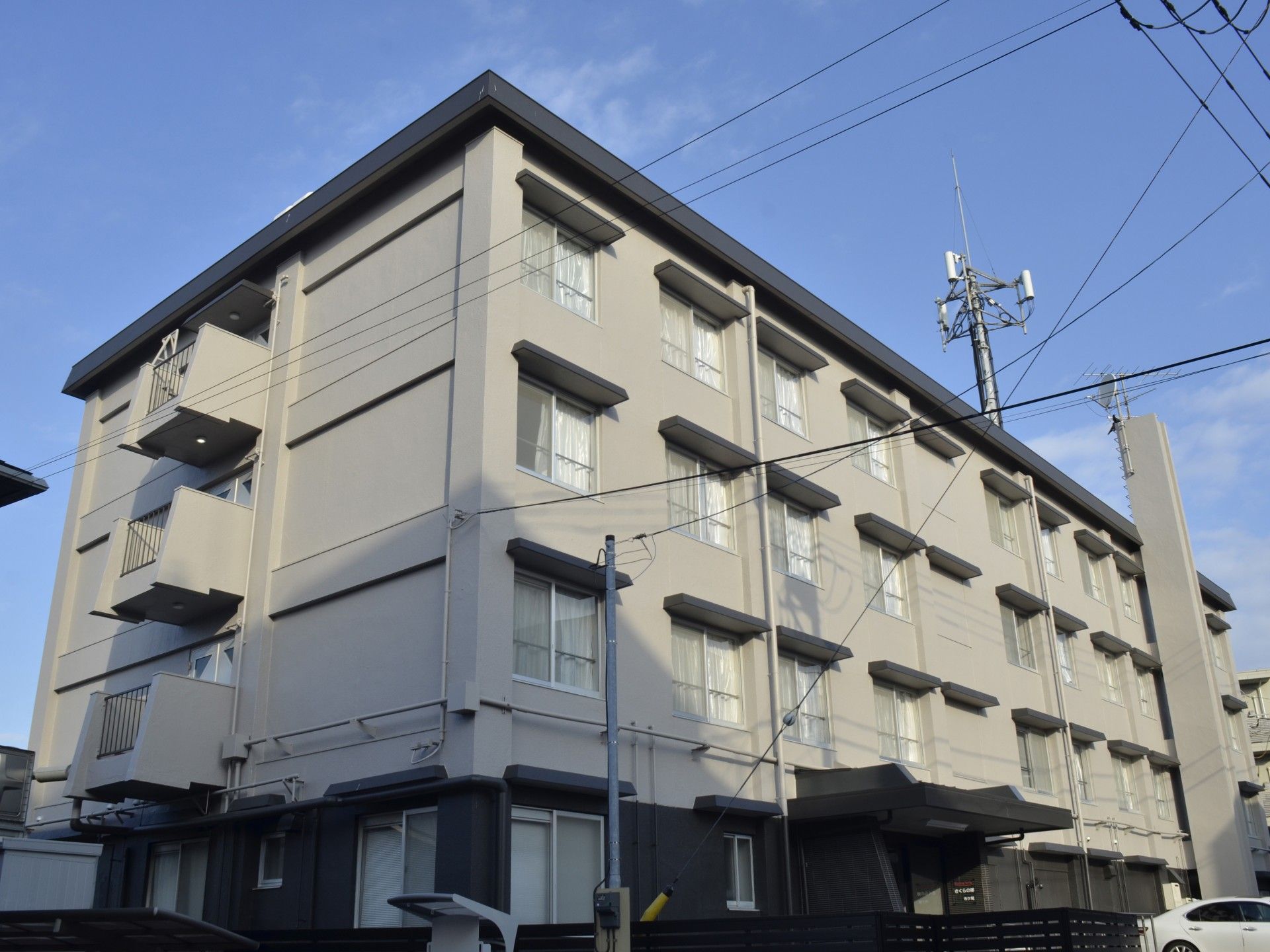 多階建ての建物外観