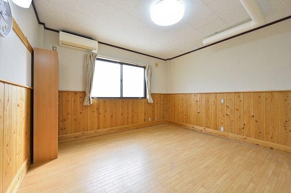 広々とした明るい居室