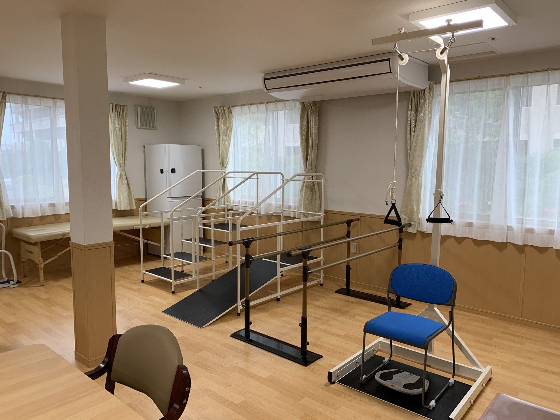リハビリ設備の整った部屋