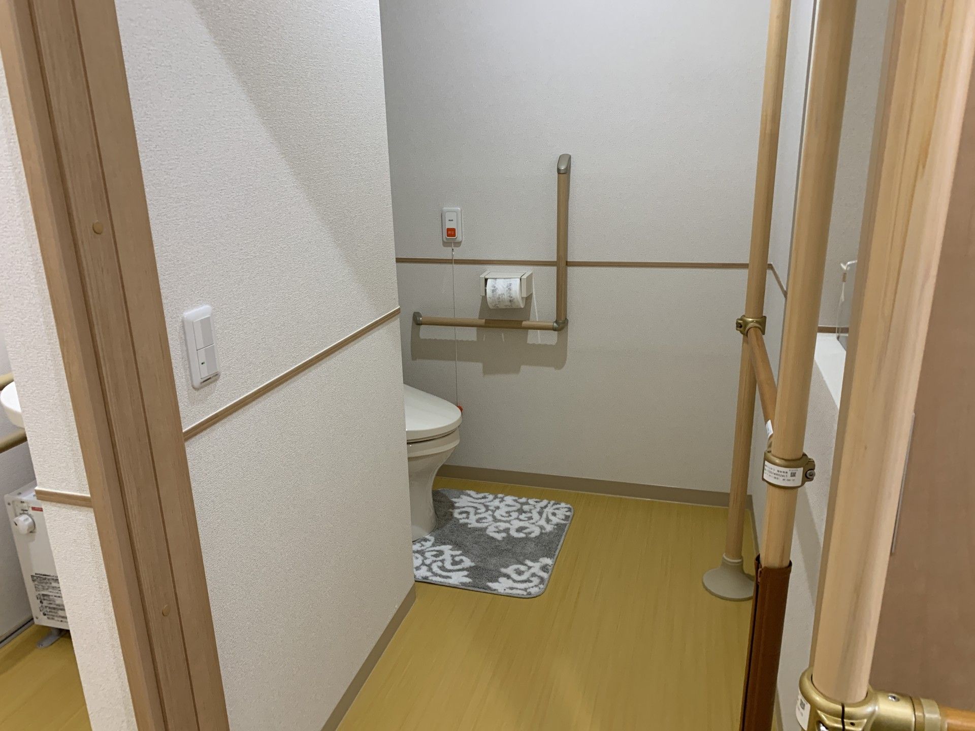 バリアフリー設計のトイレ