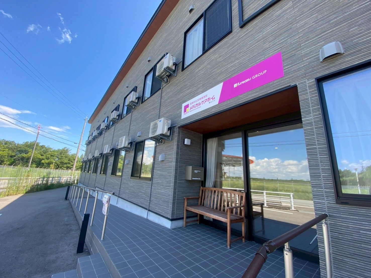 エントランスの外観