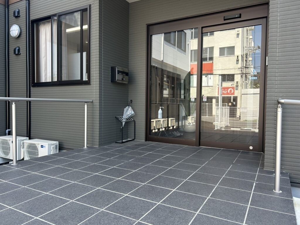 明るい入口エリア
