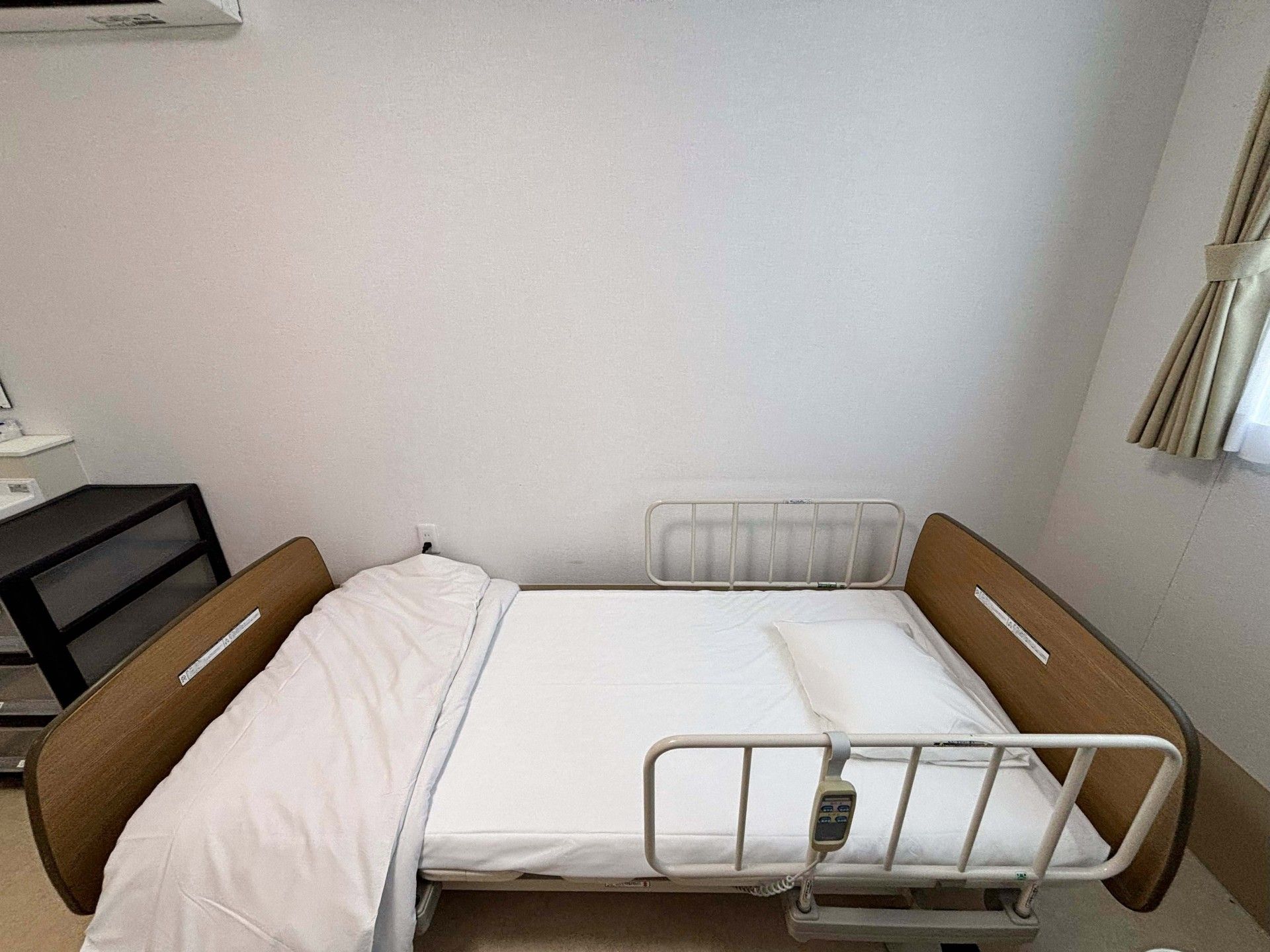 シンプルなベッドルーム